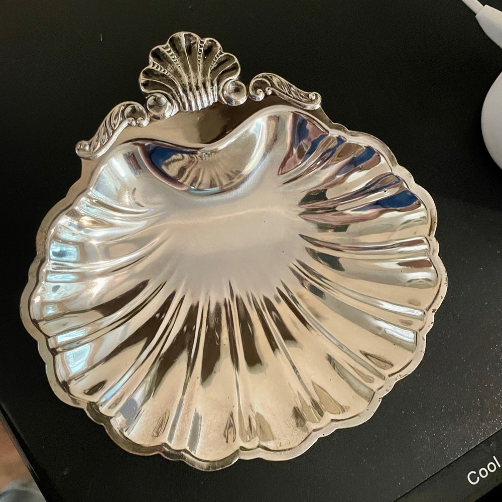 VintageSilver Shell-Shaped Decorative Serving Dish - Elegant Home Dining Accent